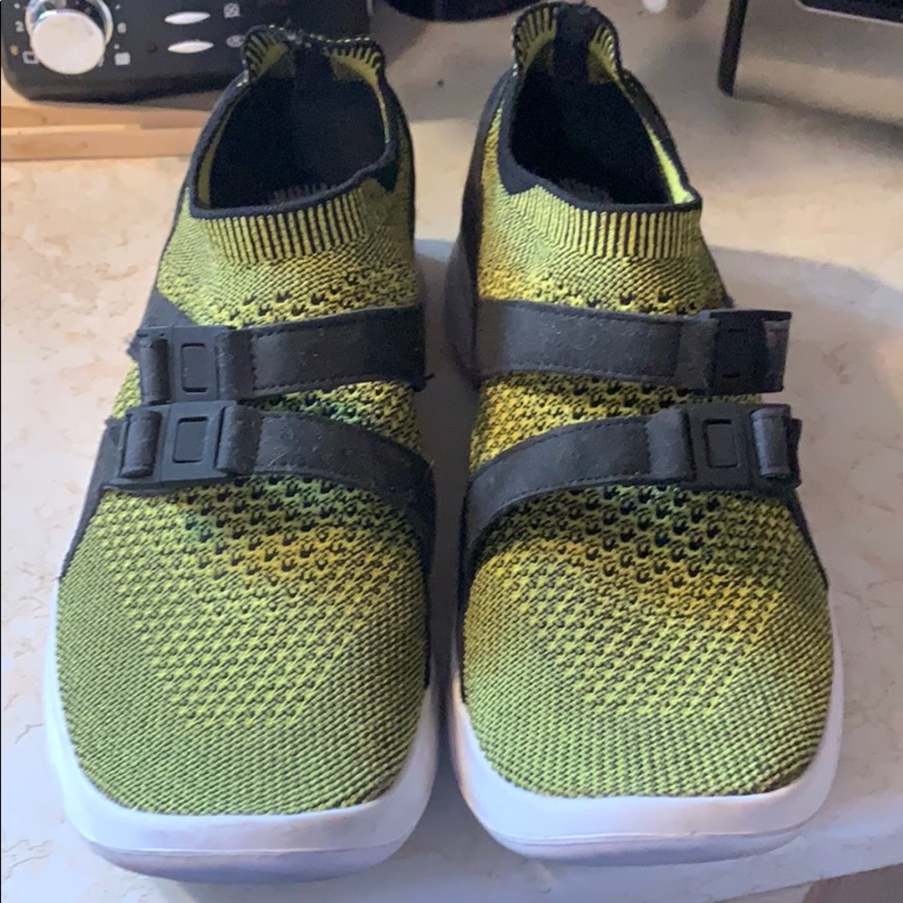 Woman’s Nike Air - Slide Ons Size 9